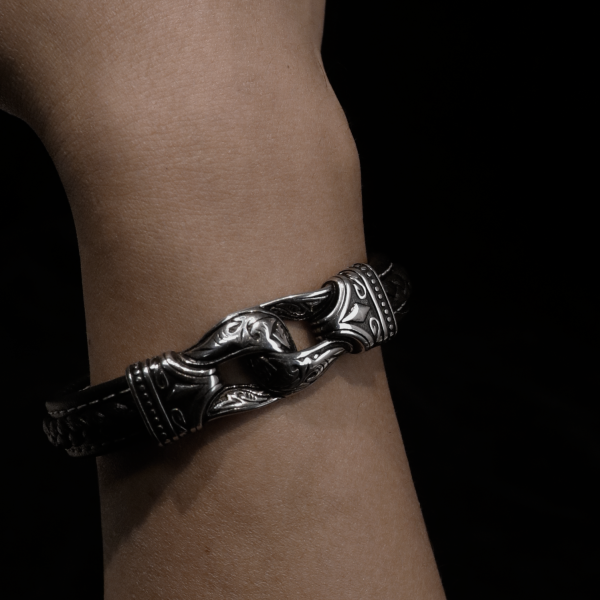 Wolf Fish Chain Leather Bracelet - Image 4